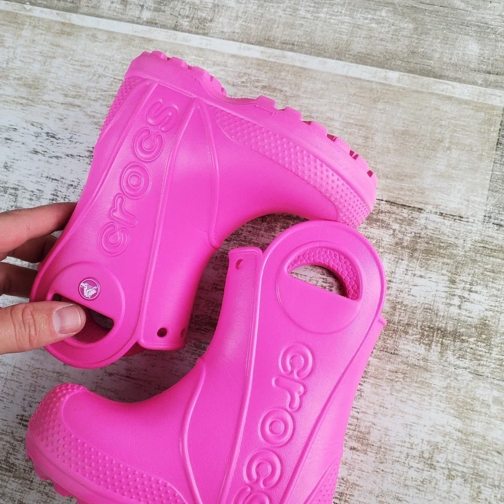 CROCS worn 2x